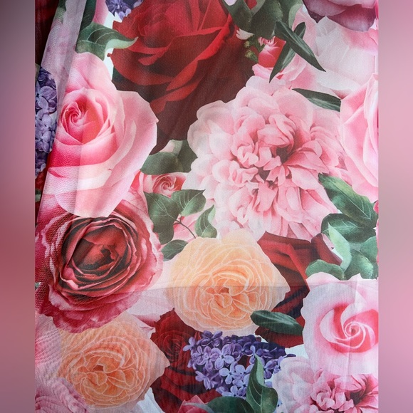 Shein floral 2 piece crop top and skirt it’s more like 1x - Picture 10 of 11